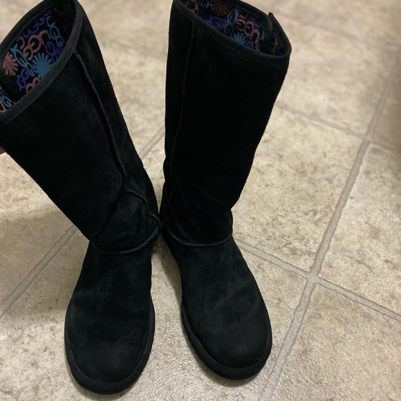EUC Rarely Worn Ugg Boots! - Picture 5 of 5
